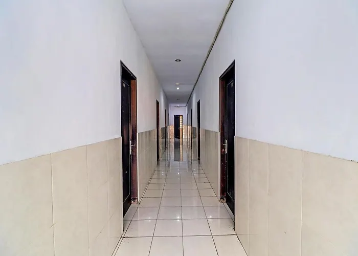 Hotel Reddoorz At Nuansa Indah 2*